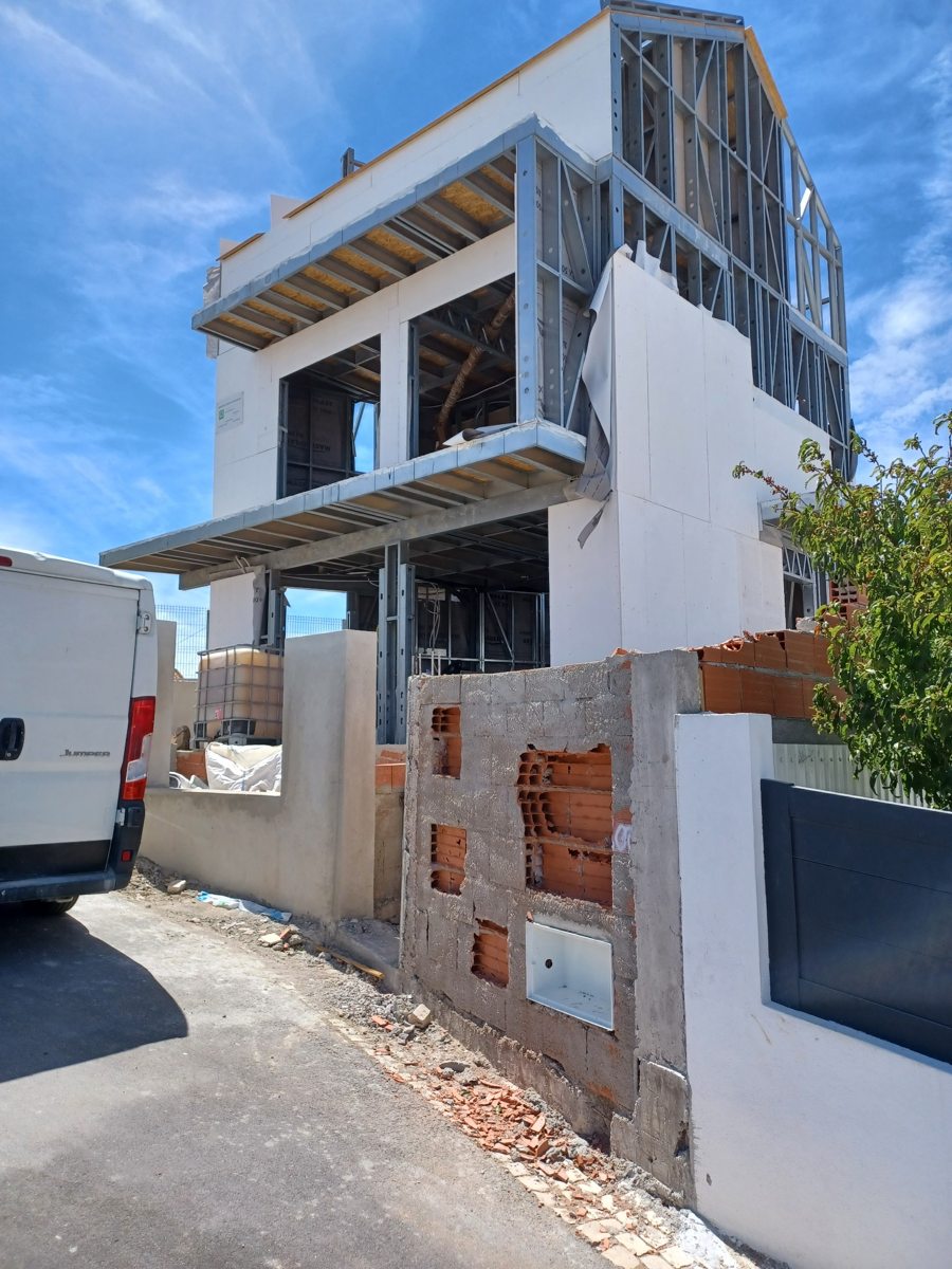 Envolvente da moradia durante a construção
