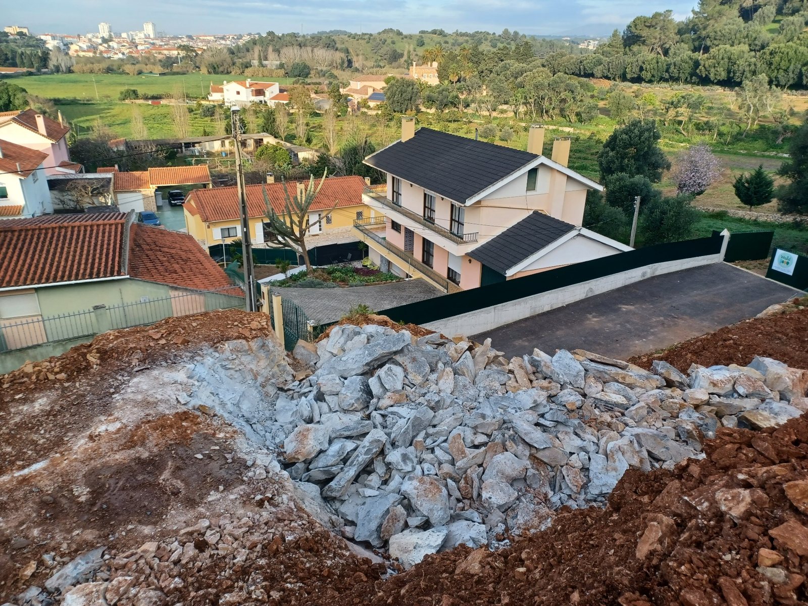 Preparação do terreno e implantação das moradias