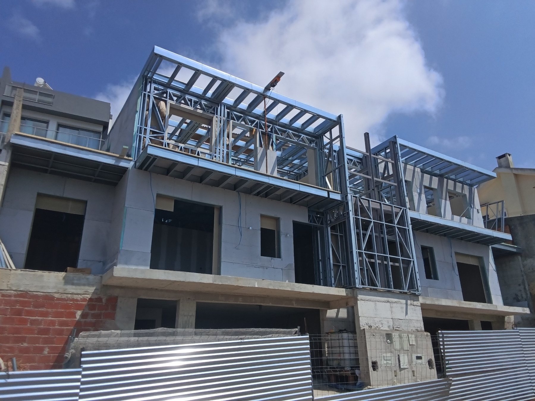 Moradias em construção no estado atual