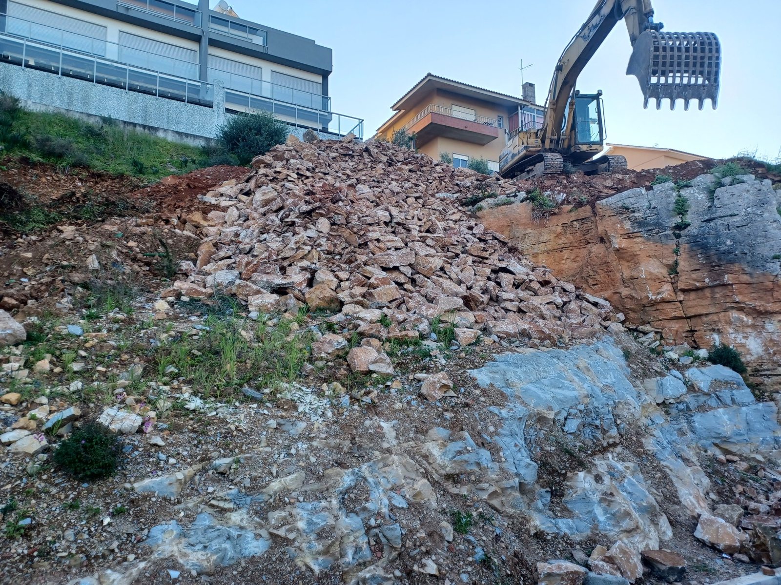 Terreno no início da preparação da obra