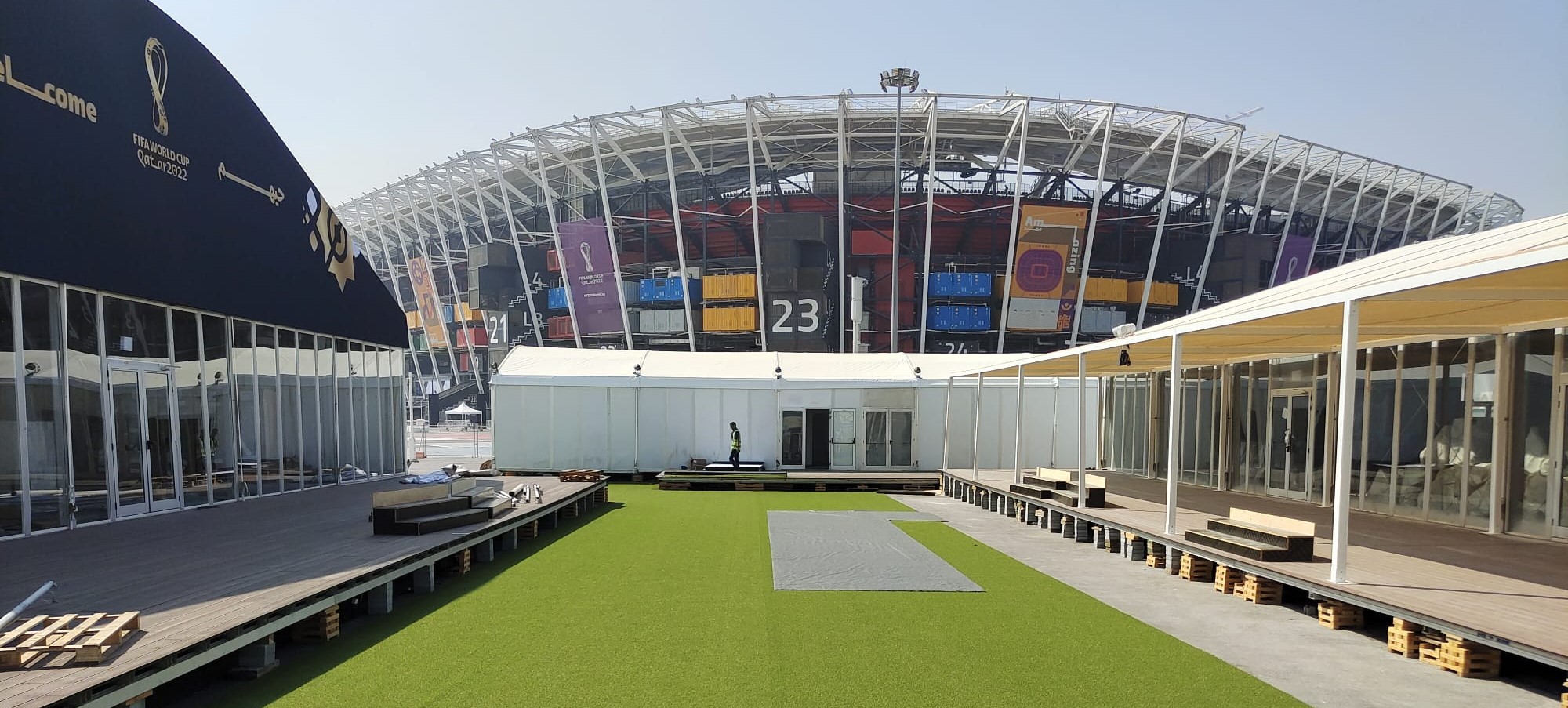 Vista exterior do Stadium 974 e das estruturas de hospitality durante a montagem para a Copa do Mundo FIFA 2022