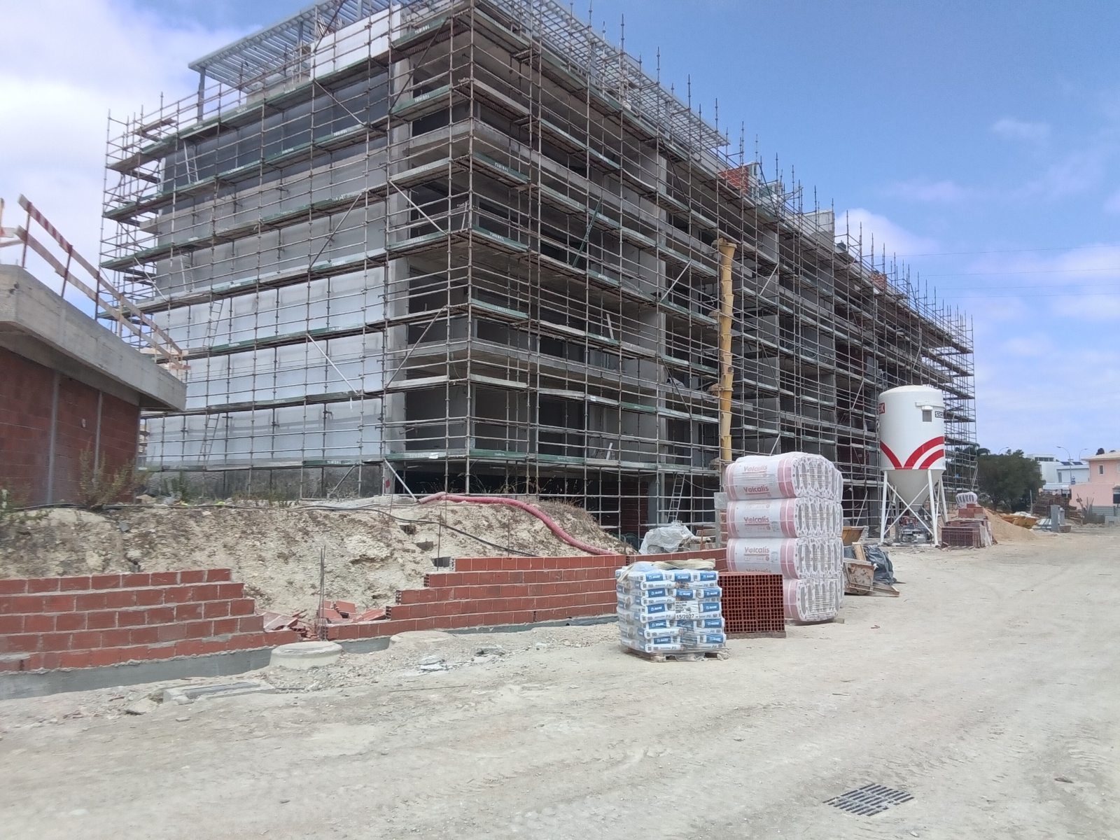 Trabalhos de estrutura num edifício residencial
